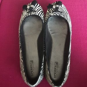 8.5 (fits like size 8) - Sperry zebra print flats